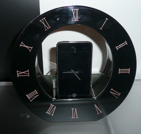 CES 2010: Sharper Image Roman Numeral iPhone Dock