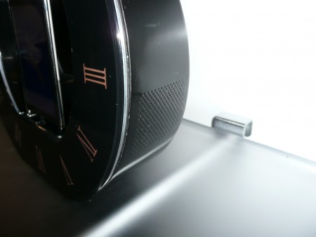 CES 2010: Sharper Image Roman Numeral iPhone Dock