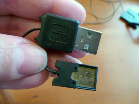 The Slim G4 Mouse USB connector next to the Targus travel mouse USB connector